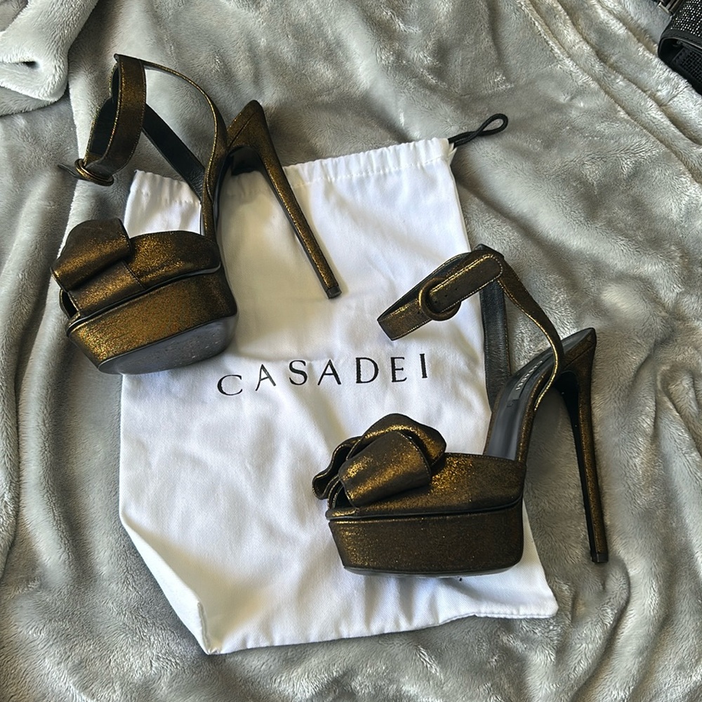 Casadei gold heels 🤎